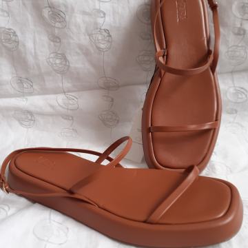Zara nove kožne sandale