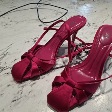 Nove zara sandale vel 36