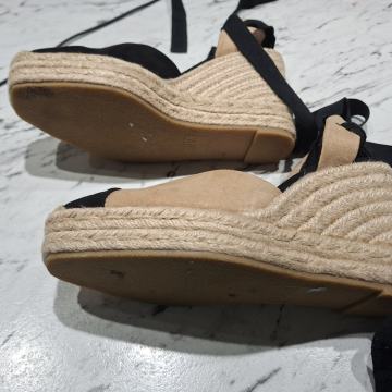 Zata nove sandale vel 37