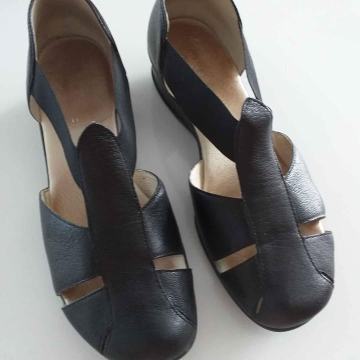 Ženska sandala br.40 Peko , kožne, crne, udobne