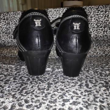 Ženske crne kožne sandale