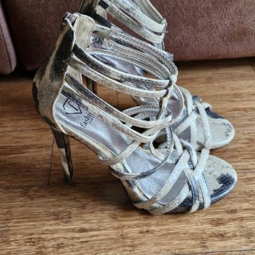 Zenske  elegantne sandale na petu br.38