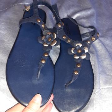 Nove ženske kožne sandale