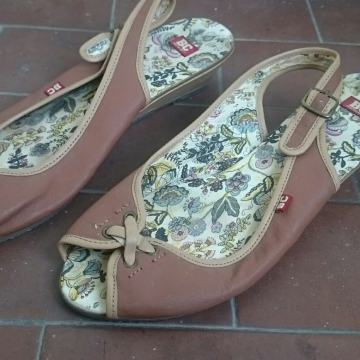 ŽENSKE LAGANE LJETNE CIPELE / SANDALE 40 - 41