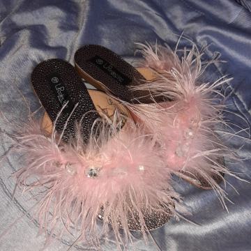 Nove ženske natikače