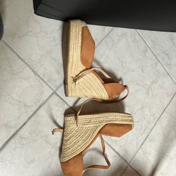 Zenske platforme camel boja nove