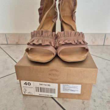 Ženske roskaste sandale