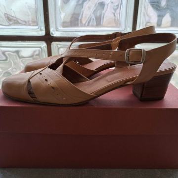 Ženske sandale bež boje