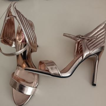 Ženske sandale nove br. 39.20e