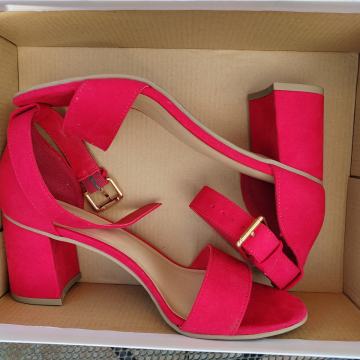 ženske sandale br 40