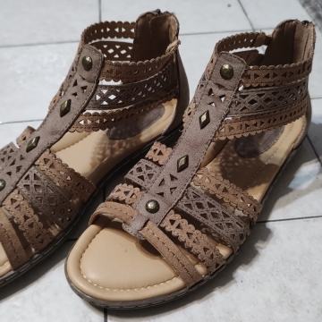 ŽENSKE SANDALE BR.40