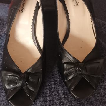 ZENSKE SANDALE Br.40