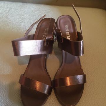 Ženske sandale bronzo kao nove br 40
