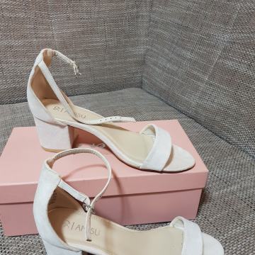 Nove ženske sandale na petu