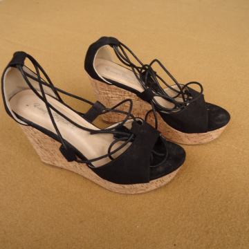 Ženske sandale na povišenu petu na vezanje Roque Bijoux br. 38