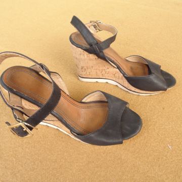 Ženske sandale na punu petu br. 38