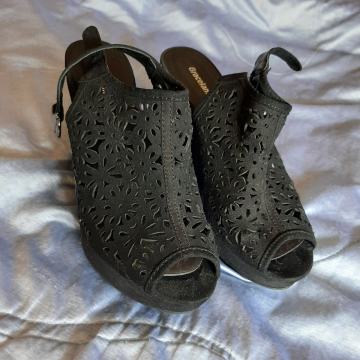 Ženske sandale na punu petu