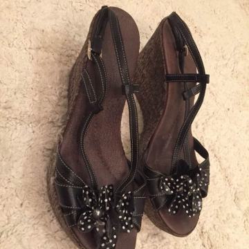 Ženske sandale na punu petu vel 40