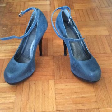 Ženske sandale s remenčićem oko gležnja na petu broj 39