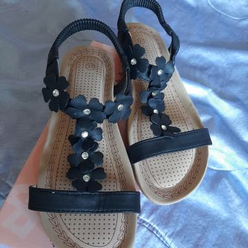 Nove ženske sandale