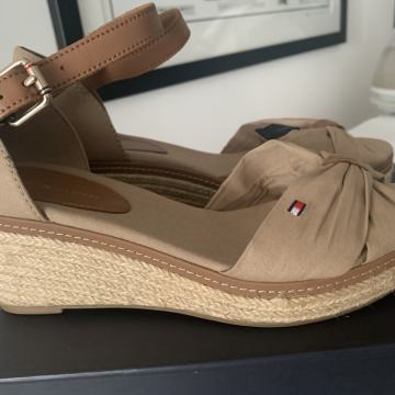 ŽENSKE SANDALE TOMMY HILFIGER