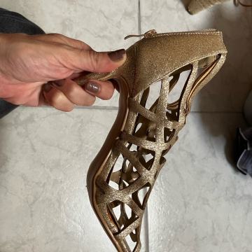 Zenske sandale zlatne br 37 Mass