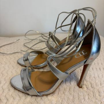 Ženske srebrene elegantne sandale