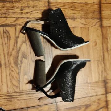 ženske štikle Le EDO br38.