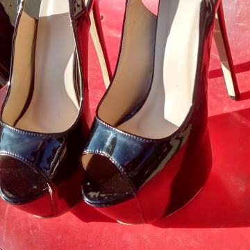 Ženske štikle nove