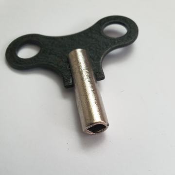 Ključ za navijanje mehaničkog sata