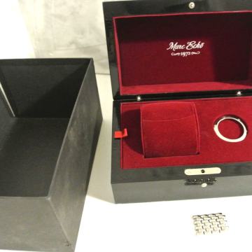 kutija sa sat Marc Ecko 1972