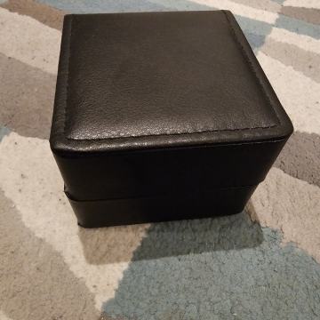 Zaštitna kutija za sat ko novo