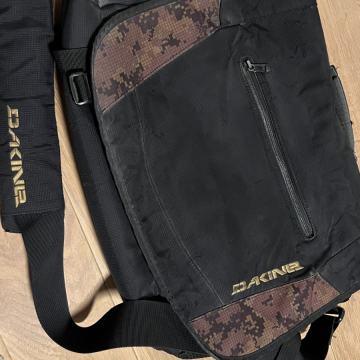 Dakine torba na rame