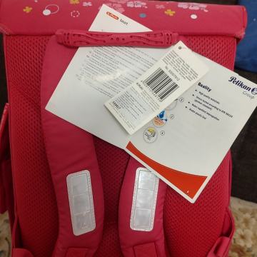 Potpuno nova s etiketom dječija školska torba.