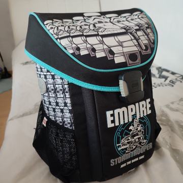 Prodaju se školske torbe za curu i dečka