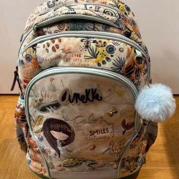 Prodajem školski ruksak Anekke