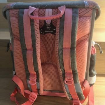 Prodajem školsku torbu za djevojčice Belmil