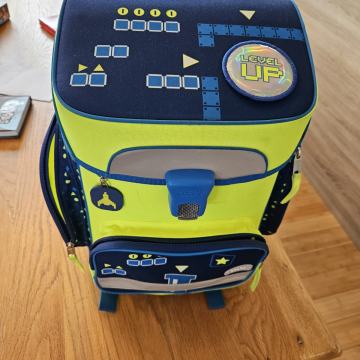 Prodajem školsku torbu Scooli easyfit vrlo povoljno EUR 40 - kao novo