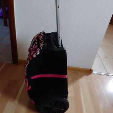 Školska torba na kotače i rame kvalitetna i lijepa