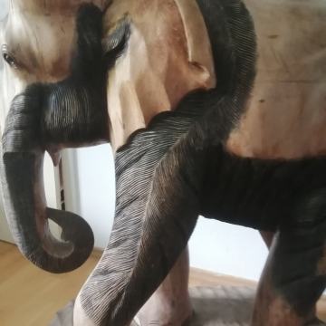 Moderna skulptura slona