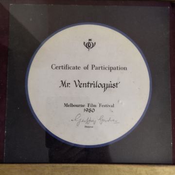 grafika. 27,,5::21,2cm. 1980 mislimdajejedina otvoriosamsakralnuje bil
