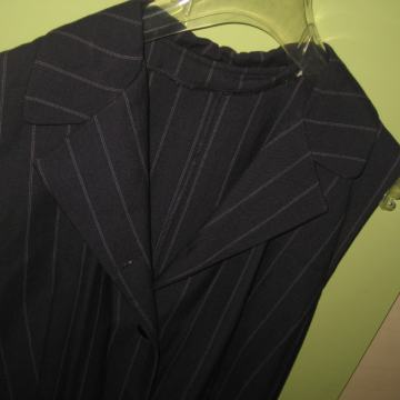 TAMNO PLAVI PRSLUK NA PRUGE VEL. 38  NOVO