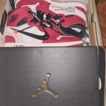 Air Jordan 1 Retro High Off - White Chicago