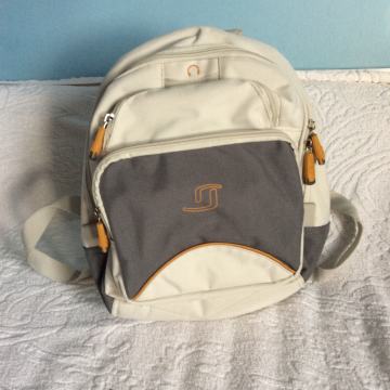 Moderan kvalitetan ruksak - nosi se od naprijed