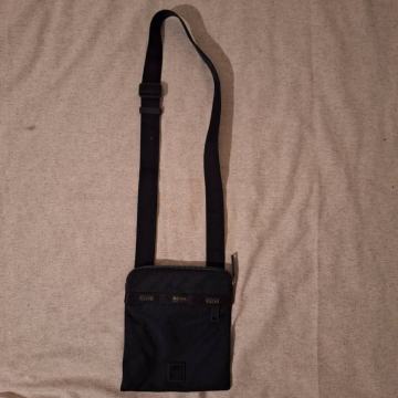 Muška torbica preko ramenima kao nova-očuvana