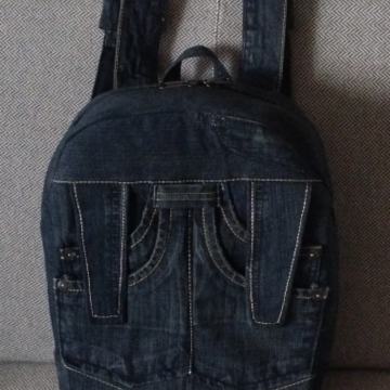 Ruksak od novih traper hlaća