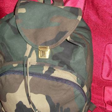 Ruksak  maskirni- novi
