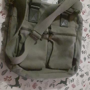 Sportska torba 30x35x15 na rame kvalitetna praktična i lijepa