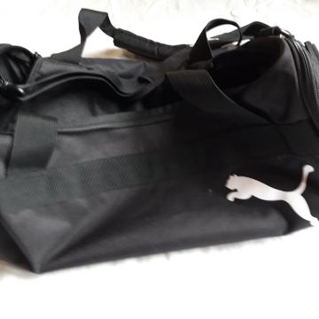 Sportska torba puma na rame