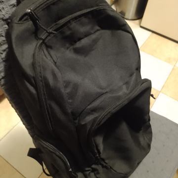 Sportski anatomski ruksak kvalitetan i praktičan